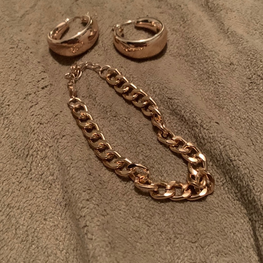 Light rose gold set earrings and clasp bracelets